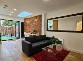 Short and Long Stays East London 4 Bed House with Parking and Garden EcuaStay