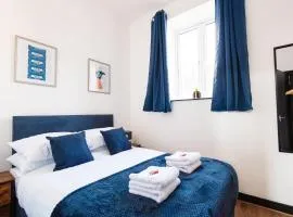 Stylish Town Centre Suite by Traboule Properties LTD