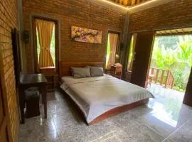 Kamanaya Sayan Quiet and Peaceful Cabin House