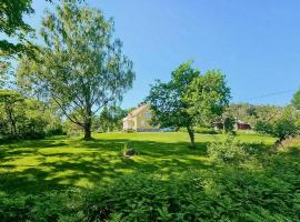 Country House With Pool Near Lake Vänern, hotel in Säffle