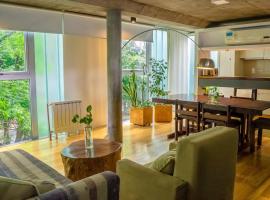 Dos Porticos - Tecnologia y naturaleza, hotel em La Plata