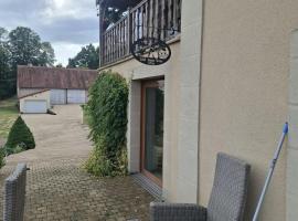 Gîte Sous Nous, hotel di Youx