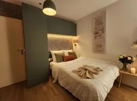 Opposite Metro 14, Cozy Guest Room with Garden & Free Parking, 5 min Orly Airport, 7 min Paris