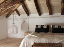 VESTIGES, ancien corps de ferme rénové selon l'esprit wabi-sabi