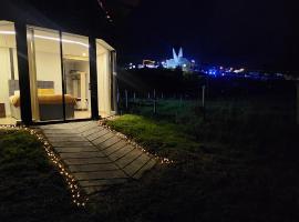 Hospedaje- Pantano de Vargas-Paipa-King the Glamp, hotel v destinaci Tibasosa