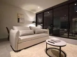 Melbourne City Escape Near QV Market