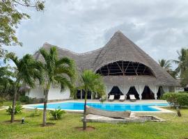 Private Villa With Pool - 5 BR close to the Beach, hotel di Malindi