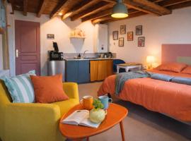 Studio Pop-25m2-Neuf et coloré - WiFi-Netflix, hotel di Bellême