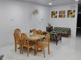 Indah Jaya Terrace 4 Bedrooms 7 pax