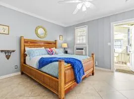 Prime Downtown Location - Truman Little Cozy Cottage