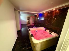 Maison 3 étage 135 m2 jacuzzi sauna 10 personnes، فندق في Dabo