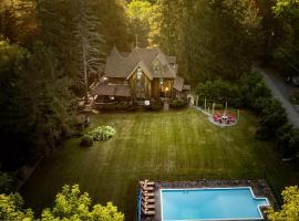 Mansion of Belleayre Mountain! POOL, SAUNA, Game Room, hotel en Fleischmanns