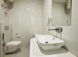 Atlantis Suites, отель в Варанаси