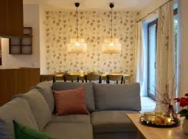 Bright 4 bedroom House with living room and work place Warsaw