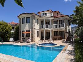 Dalyan Turaman private pool sleeps 10, hotel in Ortaca