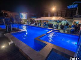 Luxury Sky Group Studio Apartment with Free Gym & 2 Pools, hotel a Paramaribo