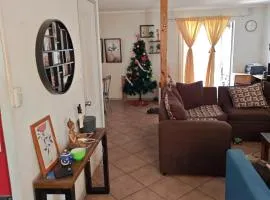 Linda casa amoblada con espacioso estaciónamiento