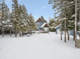 3 Bears Cottage by Lake Huron, hotel in Red Bay