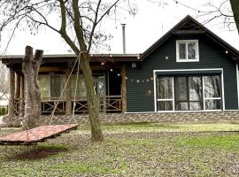 Căsuța Verde Cazare pe malul Nistrului, hotel en Oxentea