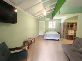 Flat e suítes com cozinha e churrasqueira – hotel w mieście Conservatória