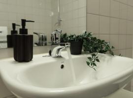 Stylish apt 2nd floor city centre, hotel sa Trondheim
