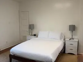 Cozy Modern Studio - Heart of Lafayette