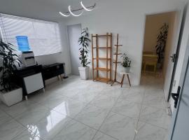 Quarto sem Cama só colchão, Ar Condicionado, Wi-Fi, Banheiro, hotel in Ilha Comprida