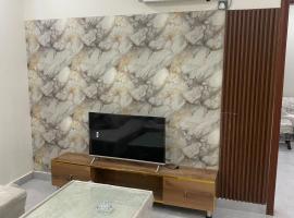 A well designed one bedroom apartment: Rawalpindi şehrinde bir otel