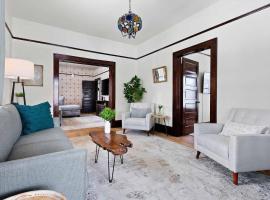 Downtown Gillett Bungalow, Fireplace, 3B, Historic, bungalow en Gillett