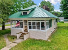 Downtown Gillett Bungalow, Fireplace, 3B, Historic, hotel en Gillett