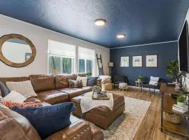 Caldwell Lux Getaway! Large Family Friendly Home