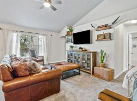 Southwestern Style 4 Bedroom Nampa Home Sleeps 16!, hotel i Nampa