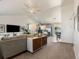 Modern Comfort Caldwell 3b2b Home Sleeps 8!