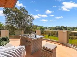 Central retreat with views. Hot tub, games room