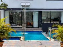 The Palms Hotel