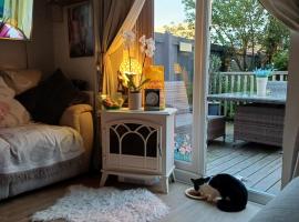 Little town house, hotel din Birkenhead