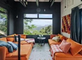 Escape to Secluded Tree House Cabin