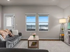 Marbella Lane - Amazing 4BR Lakeview Home