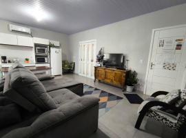 Casa Finger 800m do Centro e do Núcleo de casas Enxaimel anfitriões residem ao lado, hotel in Ivoti