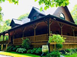 Rideau Lakes Rustic Chalet in Relaxing Natural Setting, hotel a Portland