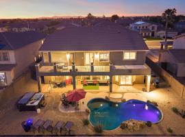 Sleeps 14 Pool Fire Pit Billiards EV Plug, hotel di Mesa