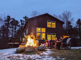 Secluded Lodge - Hot Tub, Views, Arcade, hotel a Elizabethtown