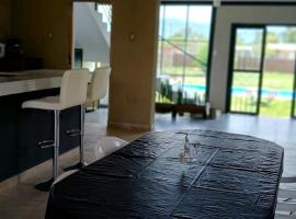 La Calandria，Cerrillos的飯店