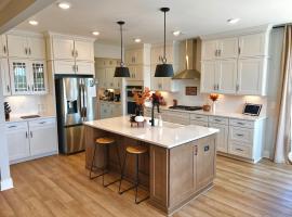 Game Day Retreat, hotel en Central