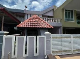 Shahzie Nirwana Pool Homestay Klebang