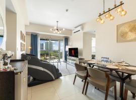 Relaxing 2BR beside the Bay & Okada with Seaview Pool near Airport, MOA, Ayala Malls, and City of Dreams, hotel v destinaci Manila