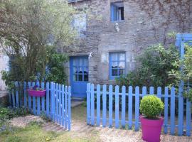 Gîte Les Lutins Bleus, cheap hotel in Guillac