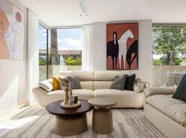 Luxury Beachside Escape in Palm Beach NEW 2BR