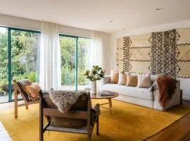 Miro Retreat - Sun-Soaked Palm Beach