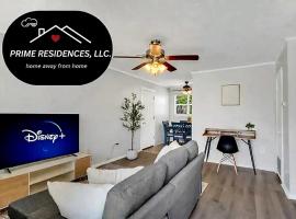 Luxury Retreat in Prime Location-WIFI & spacious Yard-5 Min to Fort Sill and downtown!, hotel in Lawton